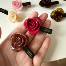 ローズデザインの小さなヘアクリップ【アセテート製・ビンテージ風・金色マーク付き】