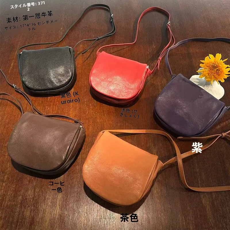 10万円以内でカジュアルにもフォーマルにも使えるバッグは？シンプル羊皮ショルダーバッグが解決する理由