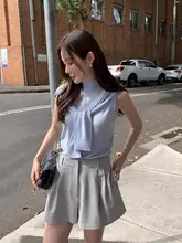 夏季レトロデザインのハイネックノースリーブニットトップスとハイウエストプリーツショートパンツ（セットアップ対応）
