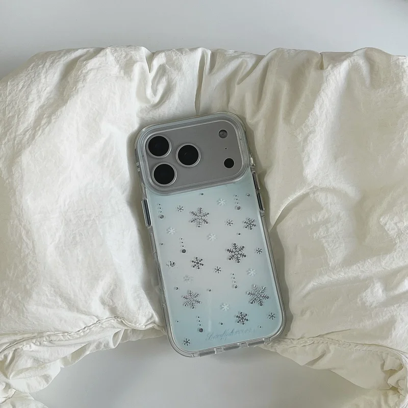iPhone 12ケースやスマホフィルムを選ぶときに迷う？冬の雰囲気を纏うブルーとホワイトのグラデーションケースが おすすめ！