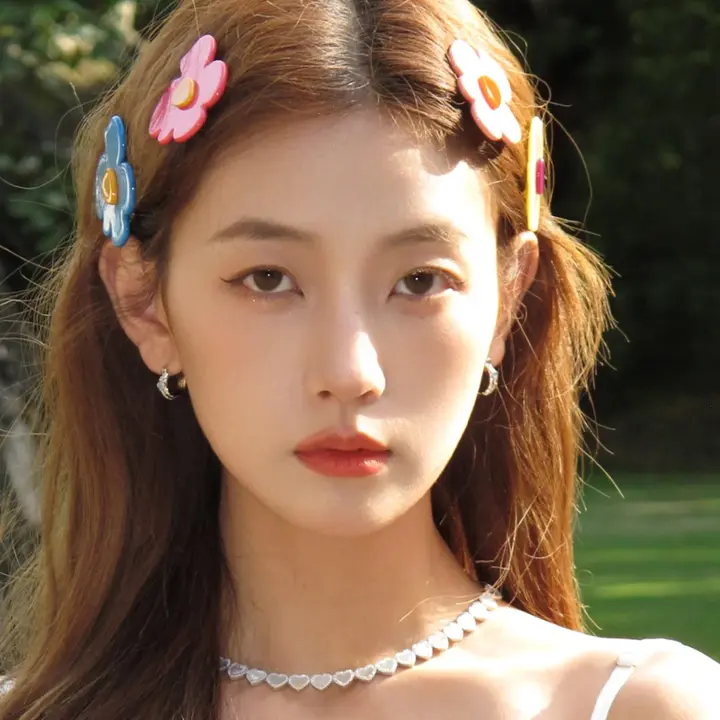 可愛らしい不規則な花のヘアクリップ【誇張デザイン・サイドクリップ・ヘアアクセサリー】