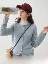 シンプルなデザインのウールカーディガン【長袖・ボタン付き・春用】