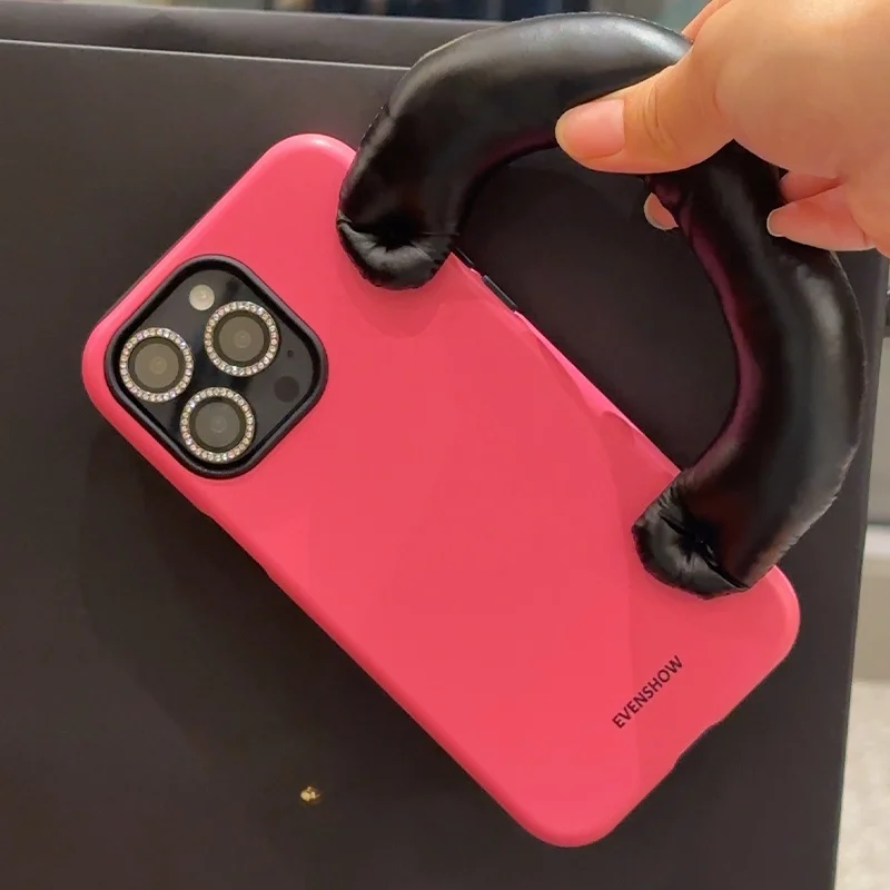 iPhone12 ケース ショルダー 人気モデルを比較するなら、この赤い磁気ハンドストラップケースがおすすめ！