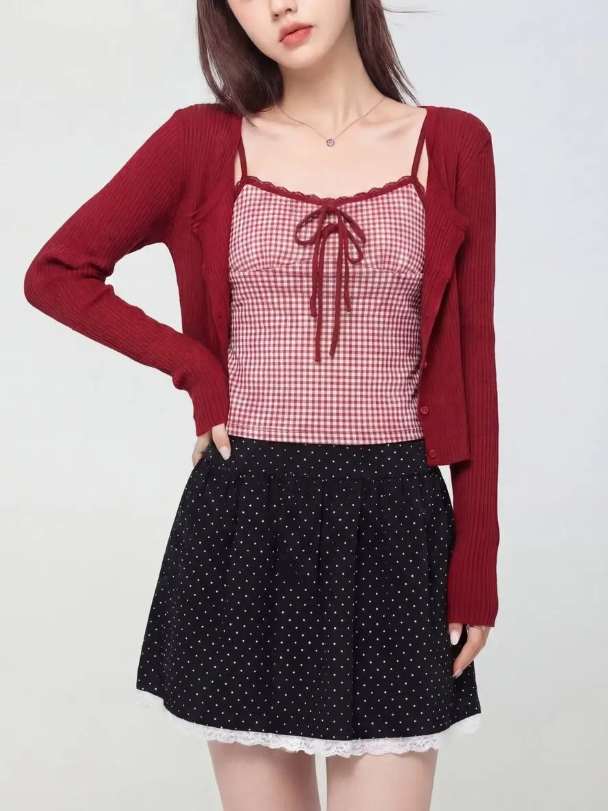 女性10度服装とは？通勤で肌に優しく、心も軽くなる「春のレーストリムチェックキャミソール」が今、注目されている理由