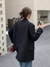 クールな印象の黒い春用カジュアルジャケット【女性用・スリムフィット・柔らかい着心地】