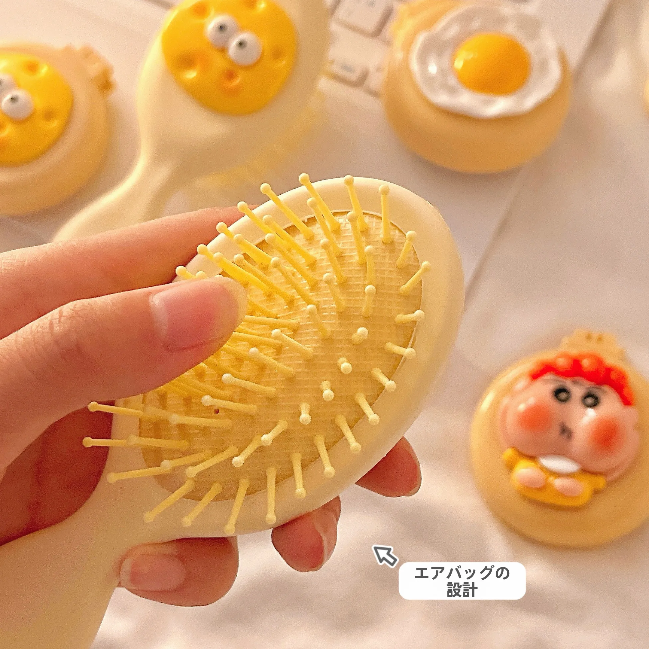 頭皮マッサージグッズで抜け毛を減らすには？折りたたみ式ミニクッションブラシがおすすめの理由