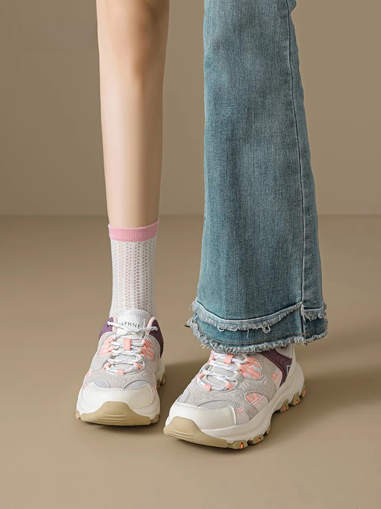 軽量メッシュ素材の女性用アウトドア登山靴：通気性・防滑・川遊び対応の実用性を検証