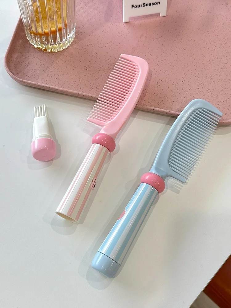 パッツン前髪の整え方：高級感のある携帯式ヘアコームで毎日のスタイルを確実に