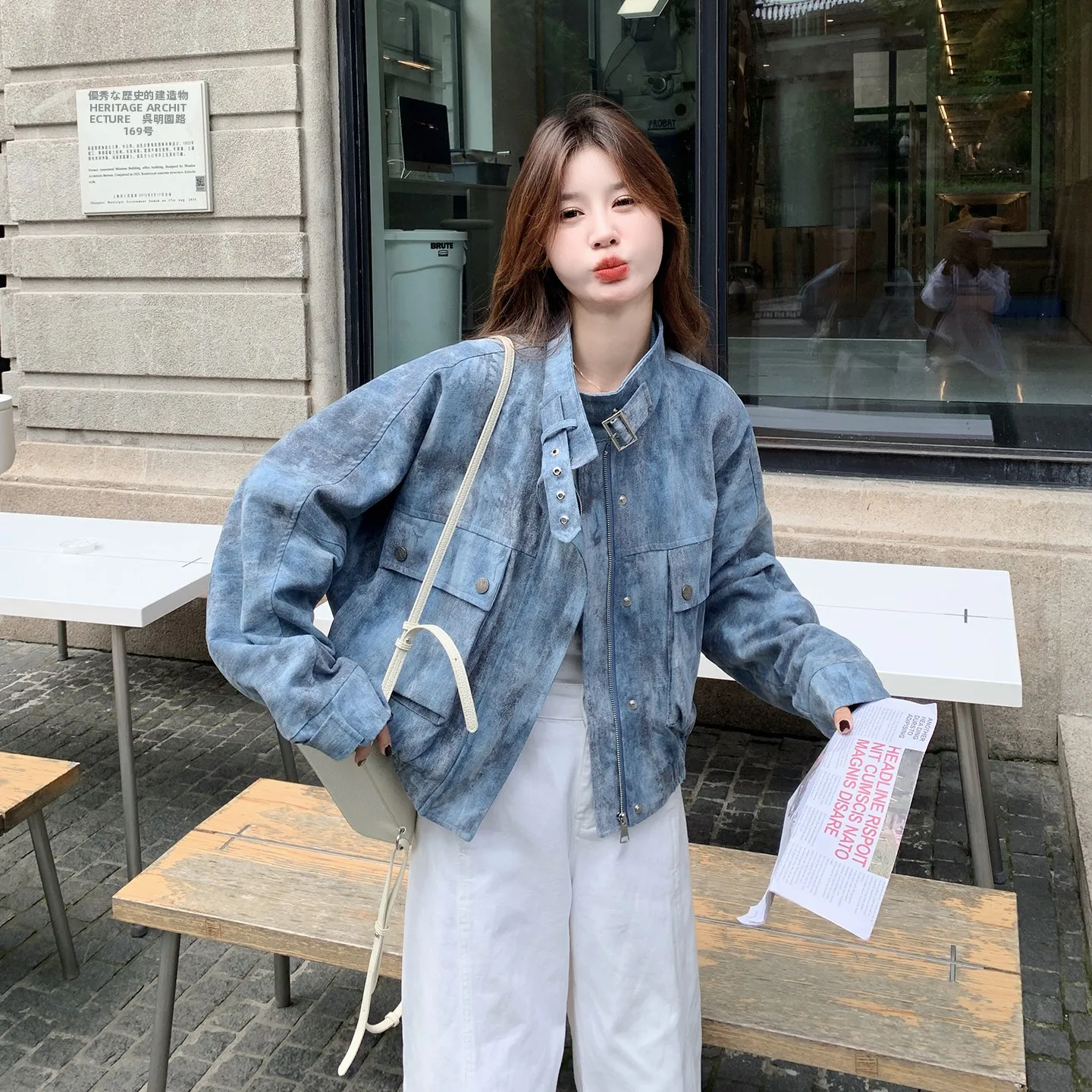 春夏向けデニムジャケット：小柄女性向けの直筒型ショート丈スタイル