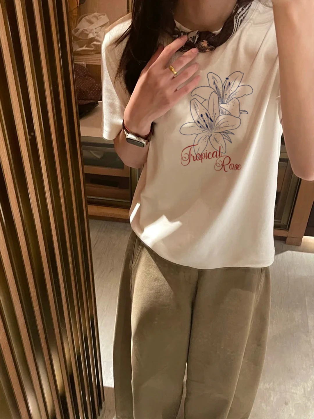 10月に着るオフィスカジュアルとしての夏のカジュアル通勤Tシャツの実用性と選定基準