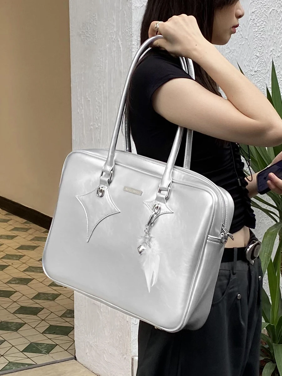 「A4が入るバッグ おしゃれで軽いもの」を選ぶなら、この1つのトートバッグがおすすめ？