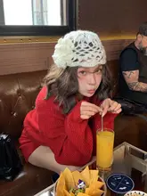 手作り花モチーフの白色ニット帽【薄手・フィット感・透かし編み】