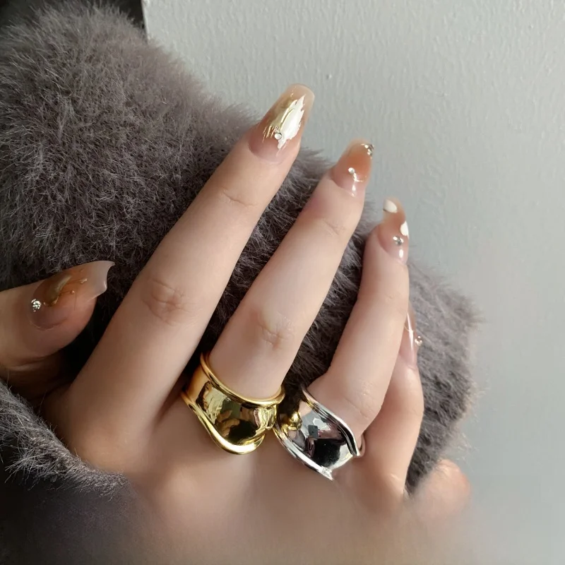 個性的デザインの不規則金属リング：アクセサリー選びの実用的ガイド