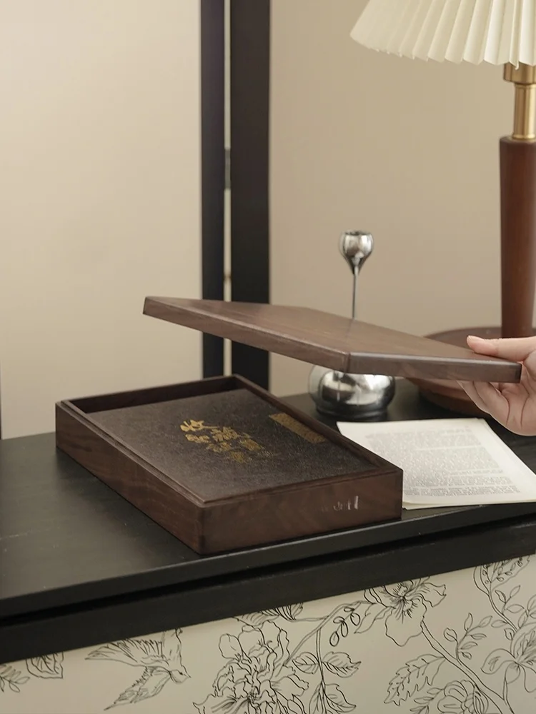 高級黒胡桃材の証明書収納ボックス：天然木の耐久性と収納効率を実証
