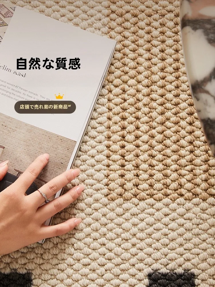 フランス風クリームカラーラグ：リビングアクセントクロスの実用性とデザイン特性