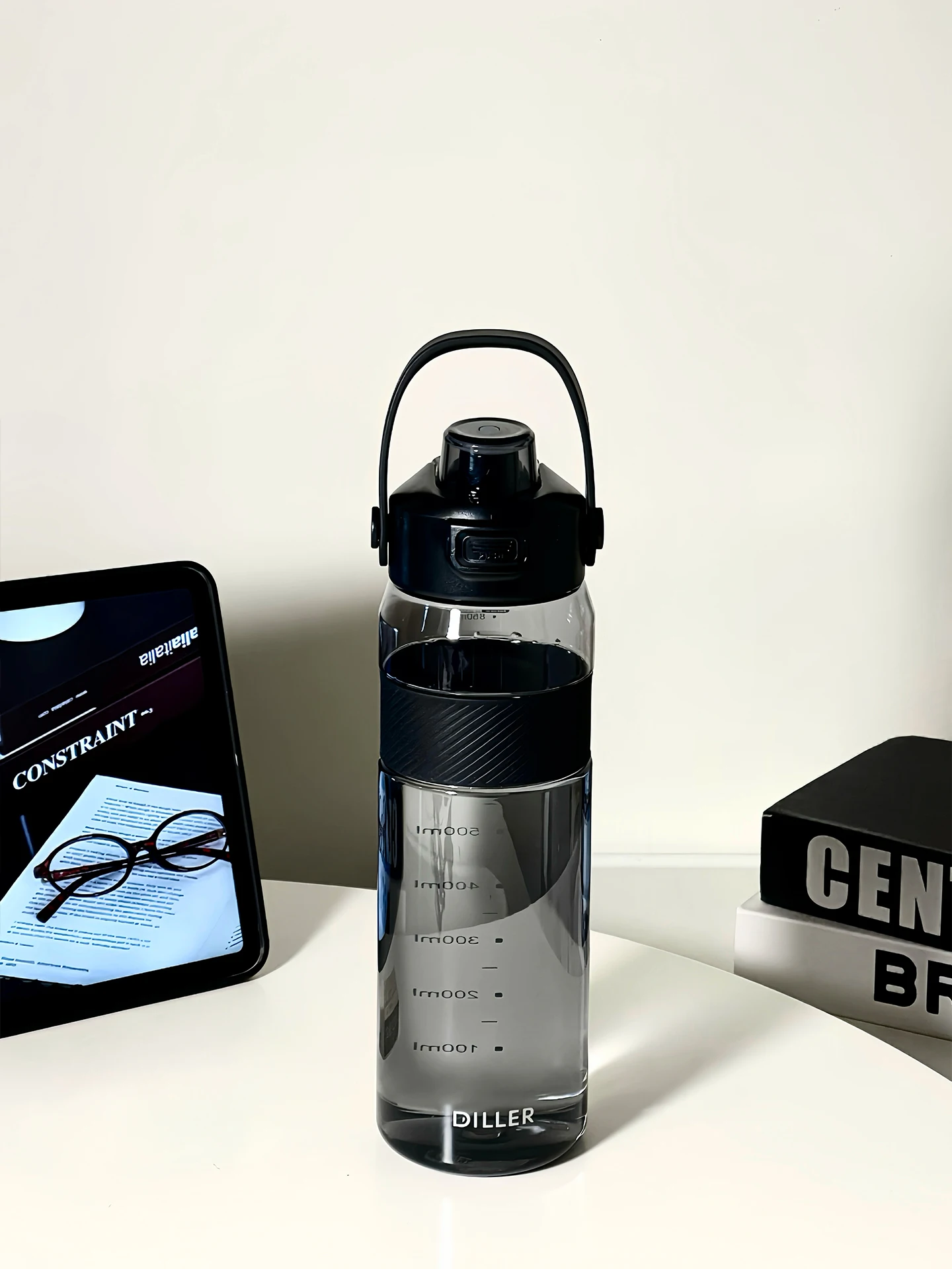 大容量スポーツ水筒：980mlトライタン製で長時間使用可能な実用性を実証