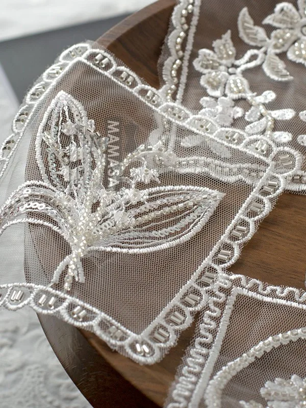 美しい立体的なビーズ刺繍の四角形ネット生地パーツ：光るビーズ付き服飾用の使 い方と性能解析