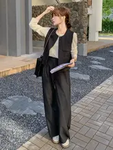 初秋にぴったりのデニムベストとワイドパンツのコーディネート（セットアップ対応）