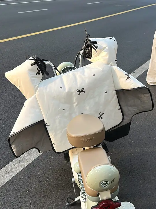 バタフライリボン デザイン 電動バイク用 防風カバー【極上の柔らかさ・冬用】