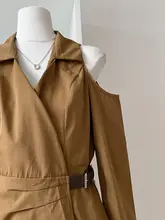 シンプルで洗練されたデザイン！肩出しブラウス【フレンチスタイル・スリムフィット】