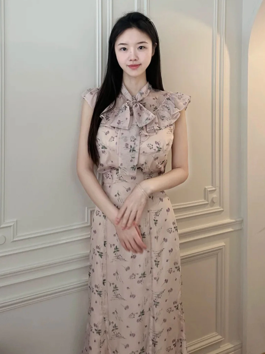 甘美なフラワープリントのフィッシュテールスカート：綺麗めな格好を実現する日系スカートのスタイルガイド
