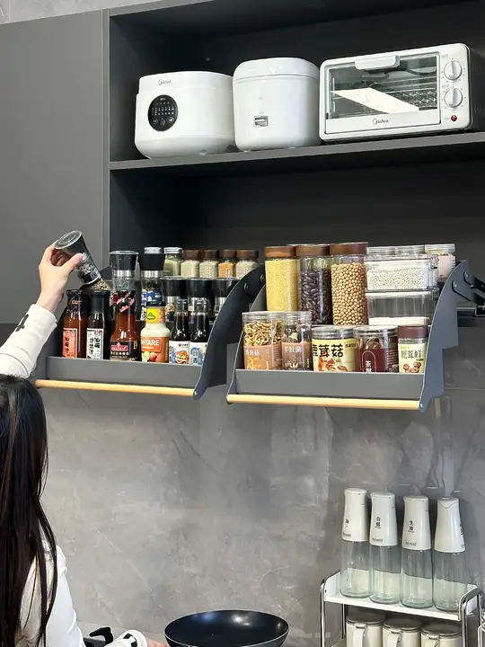 キッチン用吊り下げ収納ラック【昇降式・多機能・調味料整理用】