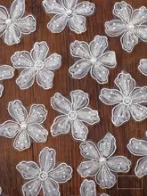 幅8.5cmの立体ビーズ付きネット生地の花 DIY用衣装・ウェディングアクセサリー用装飾素材