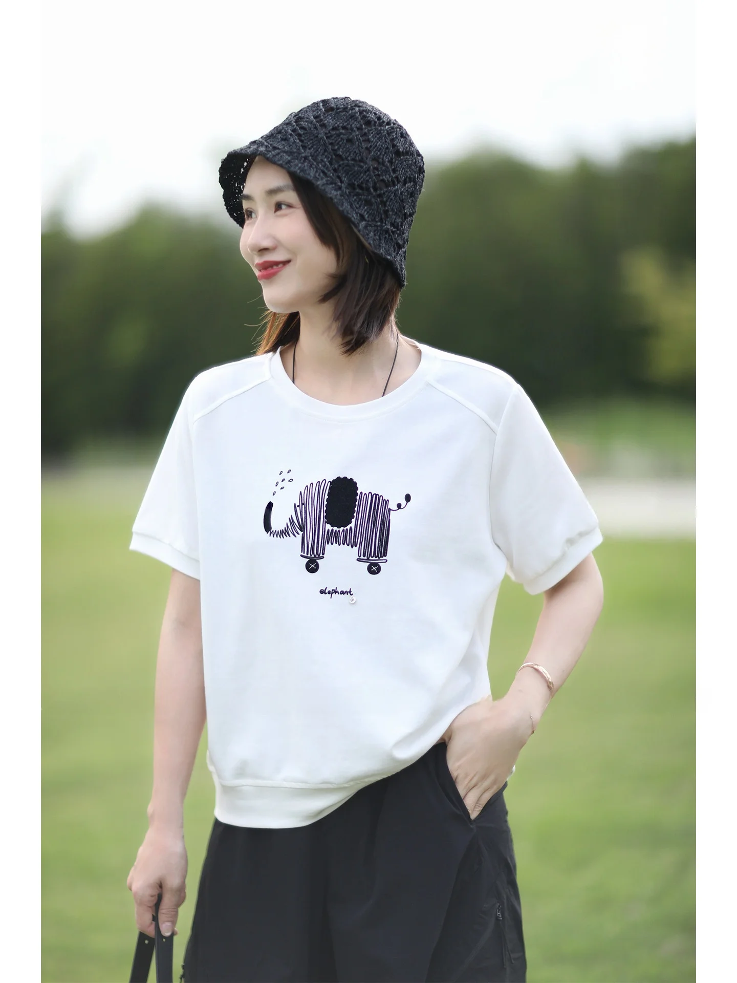 hello tシャツとは？デザインや価格、男女選びのポイントを徹底解説