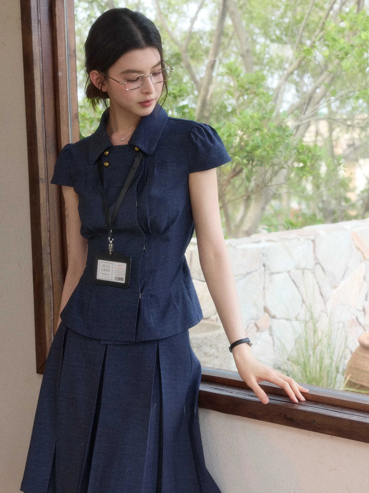40代の研修にふさわしい服装は、シンプルで通気性の高いセットアップがベスト？