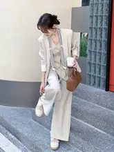 高級感のある米白色のスーツ【通勤スタイル・ベスト・ワイドパンツ・春向け】（セットアップ対応）