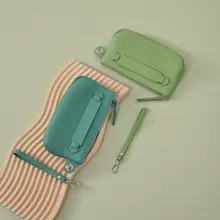 本革製 トート型ハンドバッグ【iPhone用・ポケット付き・高級感あり】