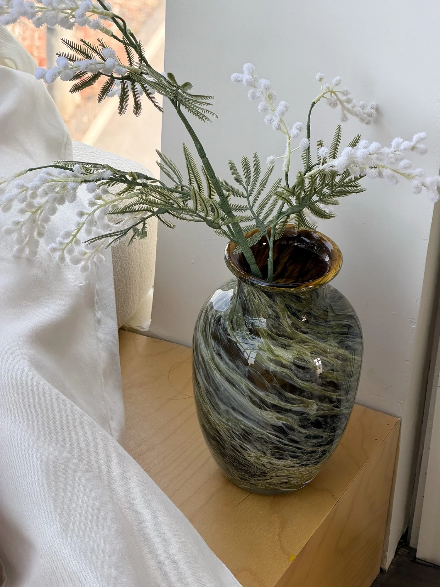 大きな花瓶を選ぶときに迷うのは、本当にサイズだけなのか？