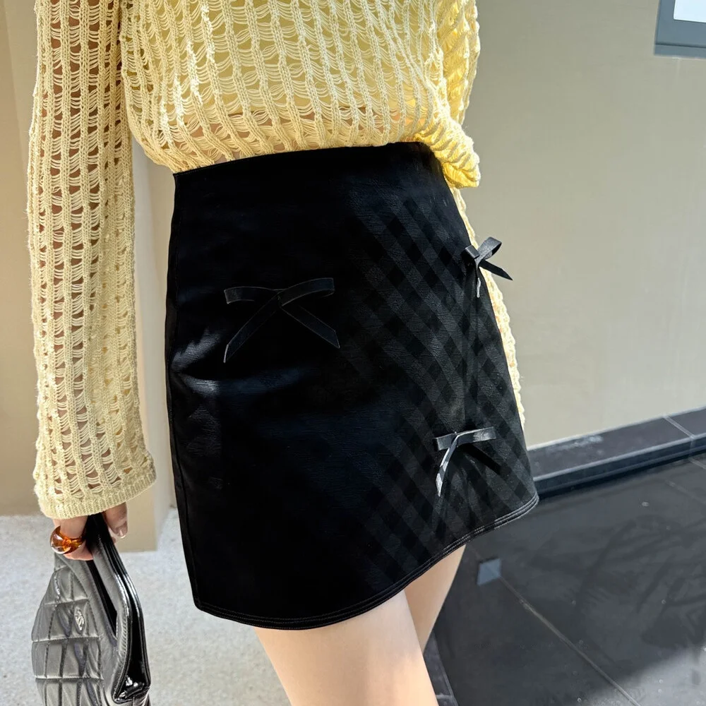 30代の女性が今、着たい「カジュアルエレガンス」はこれ！？リボンデザインのハイウエストミニスカートで通勤スタイルをリニューアル