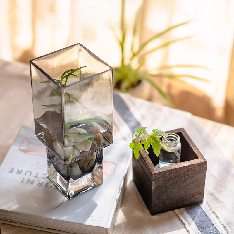 桐製ガラス花瓶：和風ヴィンテージデザインで容器栽培を実現するための理想の花器