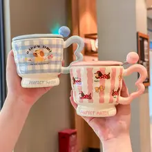 可愛いリンゴと猫デザインのマグカップ【フタとスプーン付き・陶器製・カップル用】
