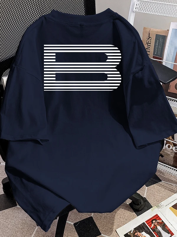 バックプリントTシャツをどう選ぶ？UVカット機能と着こなしのコツを解説