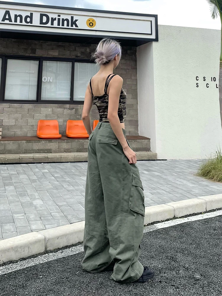 アウトドアと街着に使える万能なカーゴパンツは、本当にそんなに万能なのか？