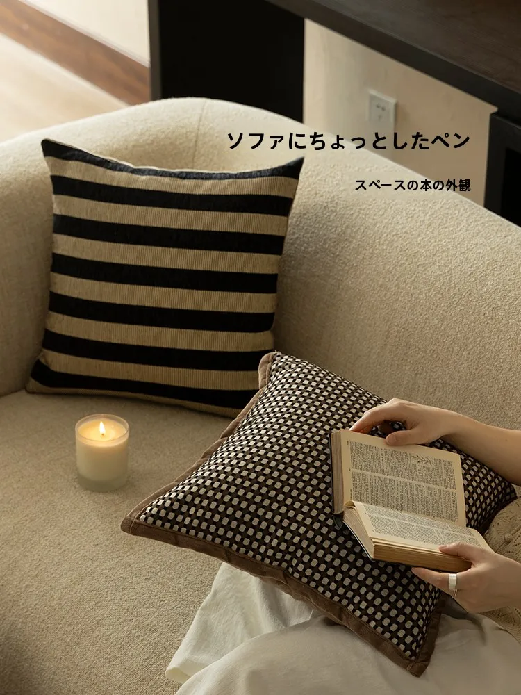おうち時間を豊かにするおすすめアイテム | 高級感と機能性を両立したクッション選びの完全ガイド