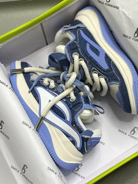 ユニークデザインのカジュアルスニーカー【男女兼用・粗いシューレース・ヒップホップスタイル・スケート用】