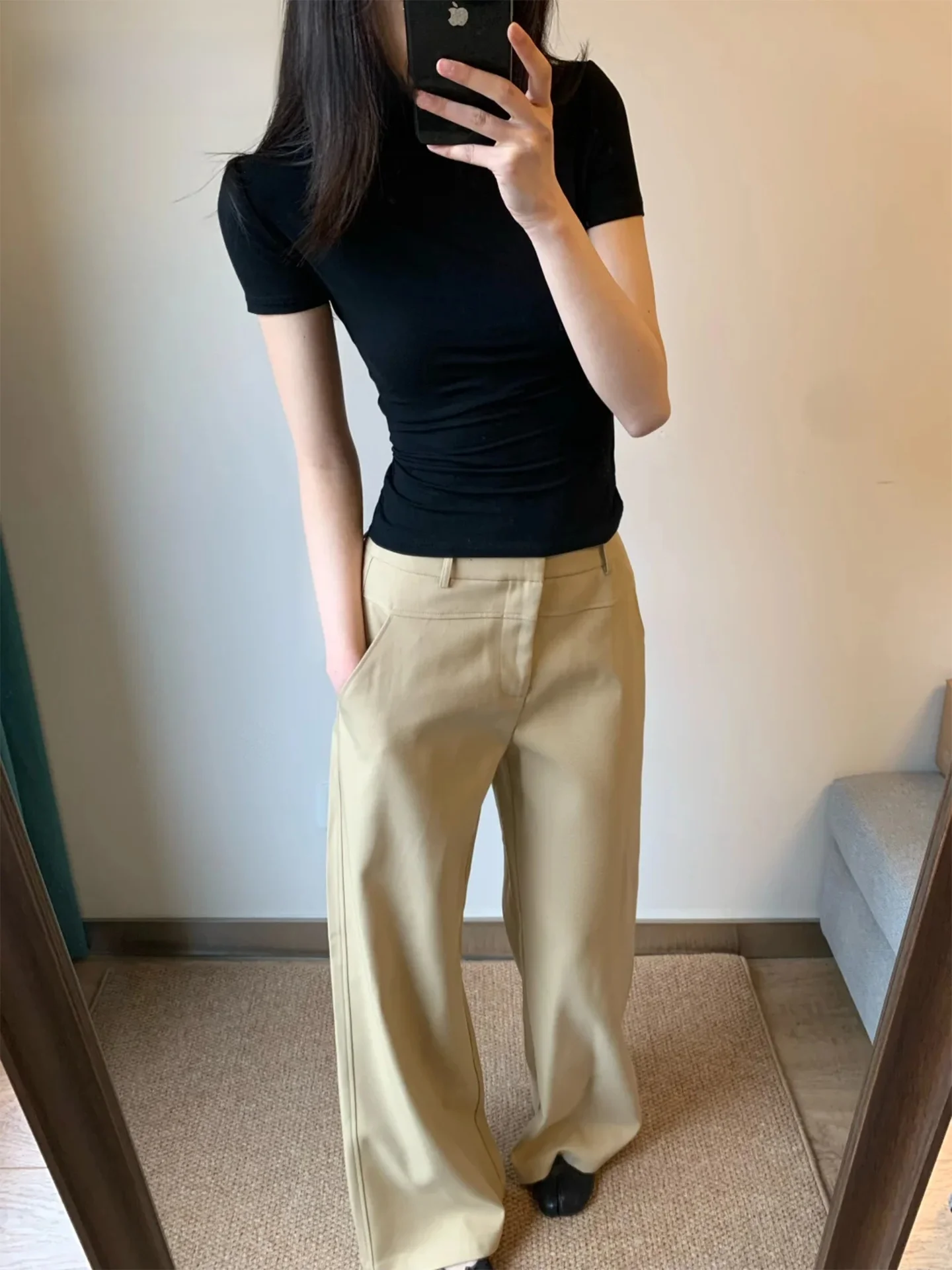 カーキ色のパンツを選ぶときに迷うなら、この1本で解決できる？