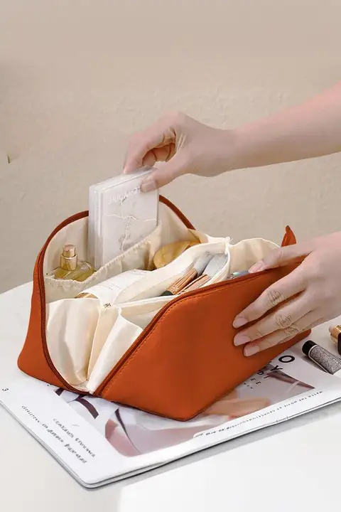 大容量 旅行用化粧ポーチ【防水・コンパクトデザイン・化粧品収納用】