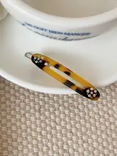 高級感あるオーバルデザインの小花ヘアクリップ【スワロフスキーディテール・アセテート製】