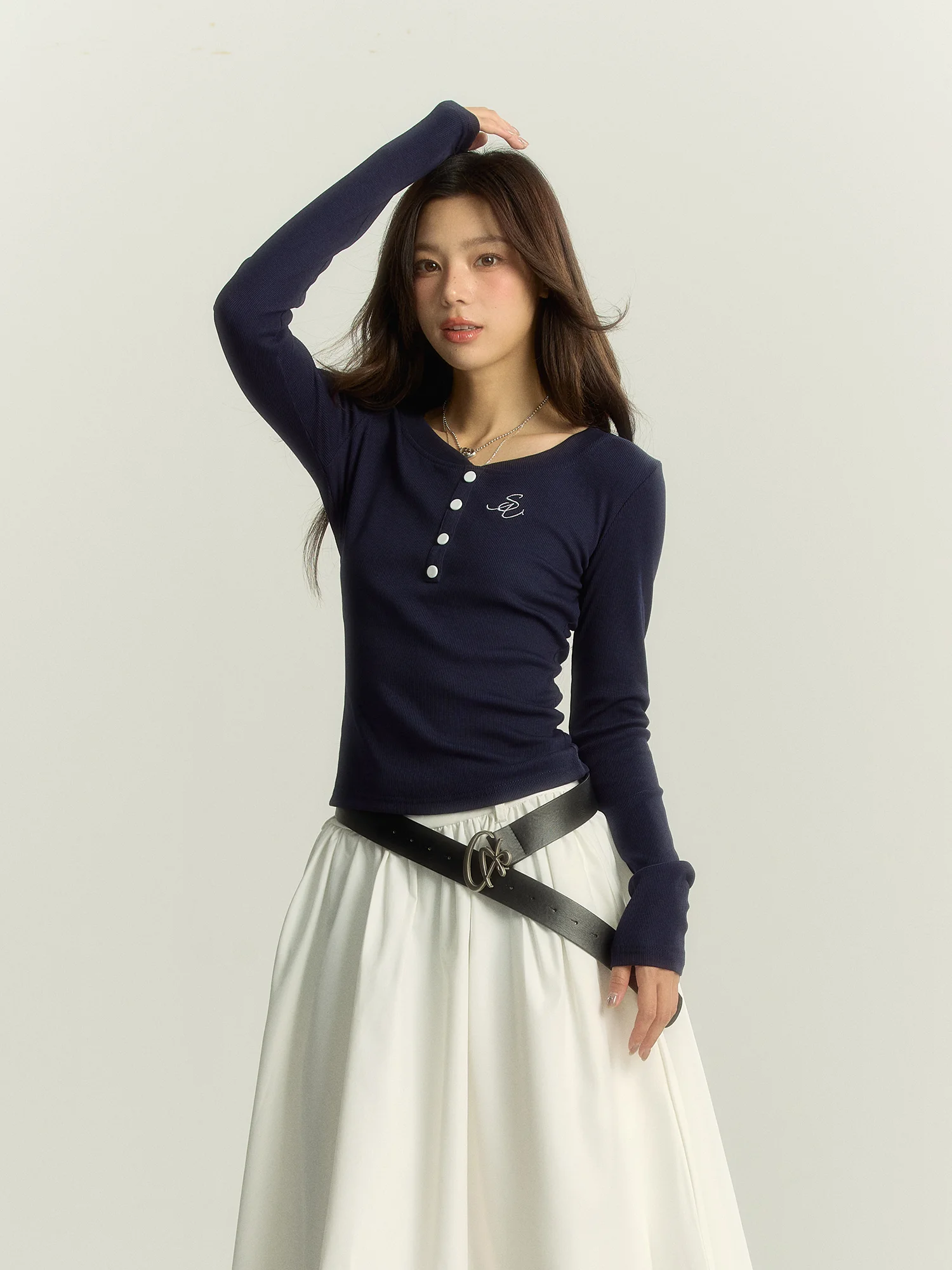 カーディガン コーデ 夏の失敗しない選び方｜タイトフィット・刺繍デザイン徹底解説