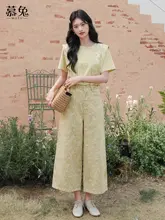 レトロカジュアルスタイルの女性用トップスとワイドレッグデニムパンツ【ショートスリーブ・肩掛け付き】（セットアップ対応）