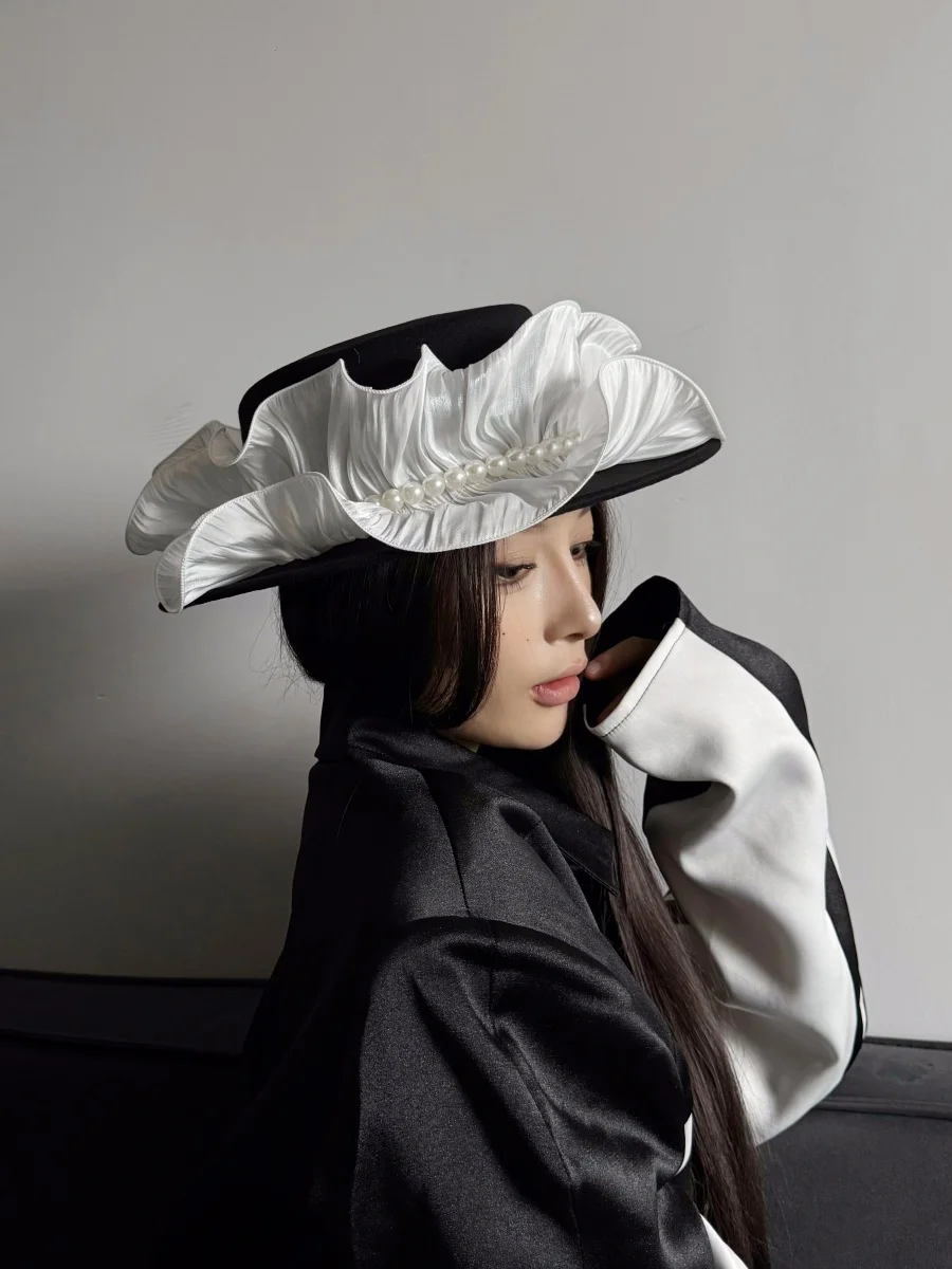 「フリル付きフェルト帽子」を選ぶべき理由は？写真映えと優雅さを両立する、今冬の注目アイテム