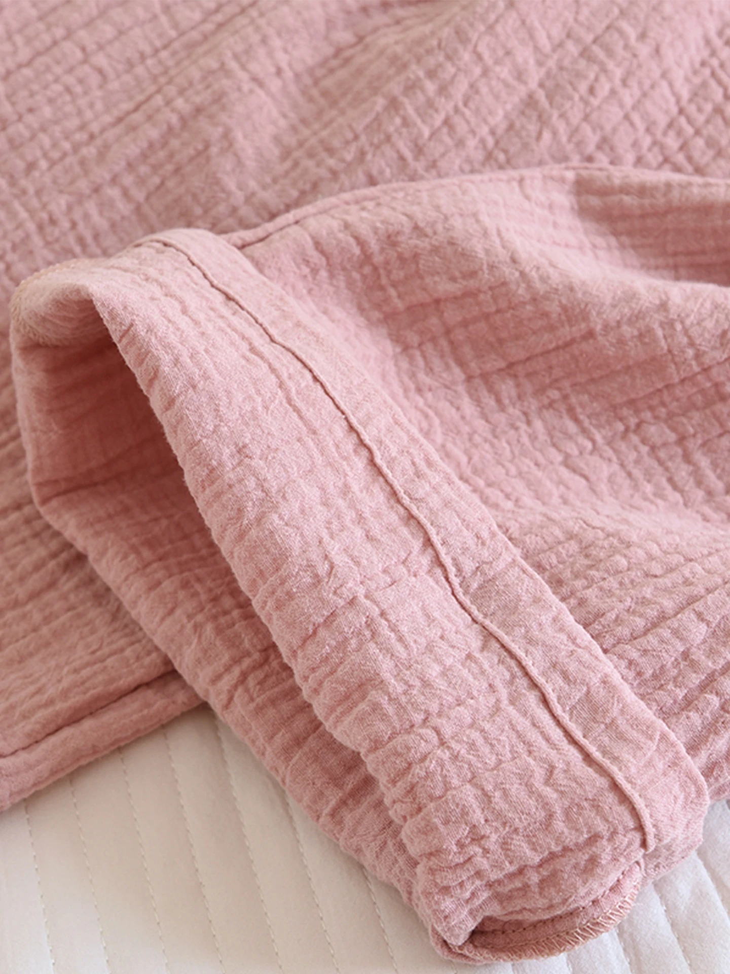 パンツインって何？本当にスカートと違うの？今こそ知るべき着こなしの本質とは