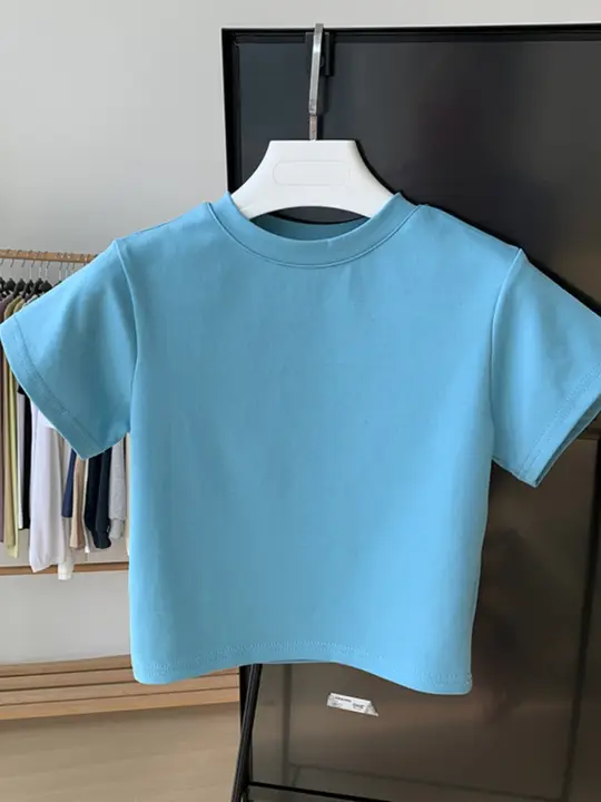女性用 夏用タイトフィット ラウンドネック ブルーのショートスリーブTシャツ【短丈・スリムデザイン】