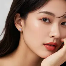 999純銀製クローバーイヤリング【高級感・スワロフスキー付き・快適装着】