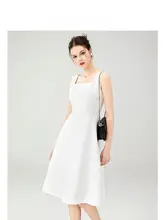 白色のノースリーブドレス【軽やかなデザイン・オフショルダー・ファッション】