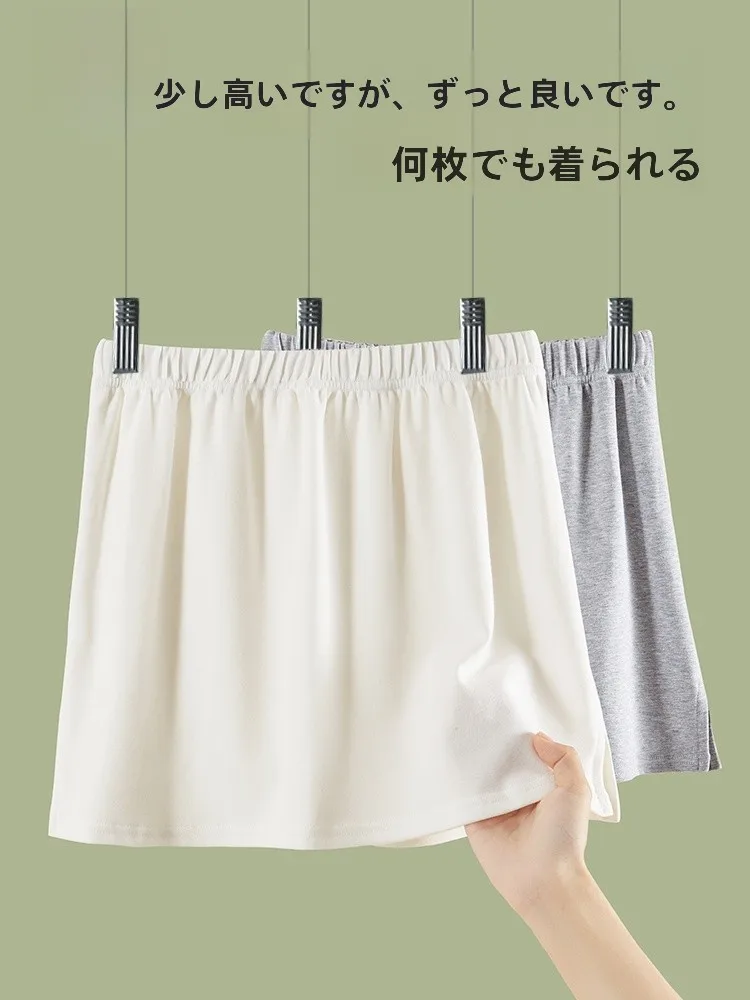 上着の下に着る服は、本当に必要なの？その選び方と着こなしのコツを解説